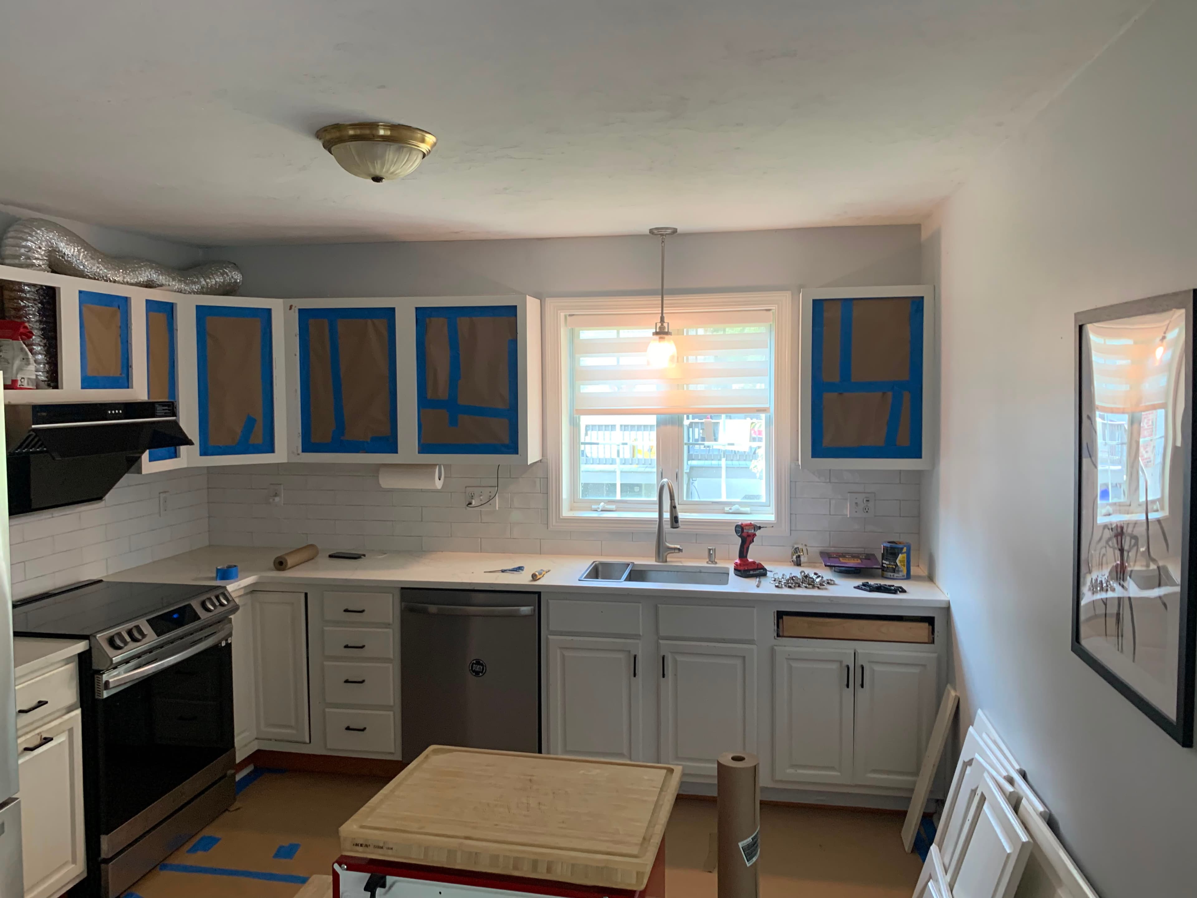 Enclosed, dark kitchen before remodel